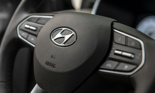 Closeup of steering wheel in 2021 Hyundai Santa Fe