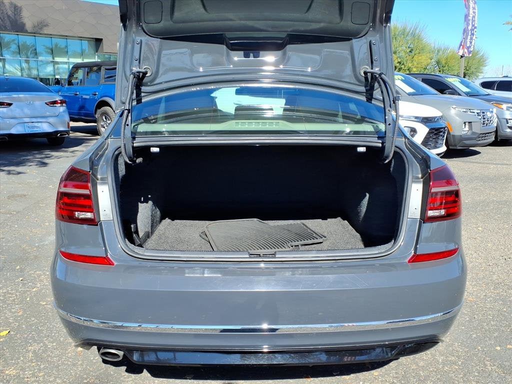 2017 Volkswagen Passat R-Line w/Comfort Pkg