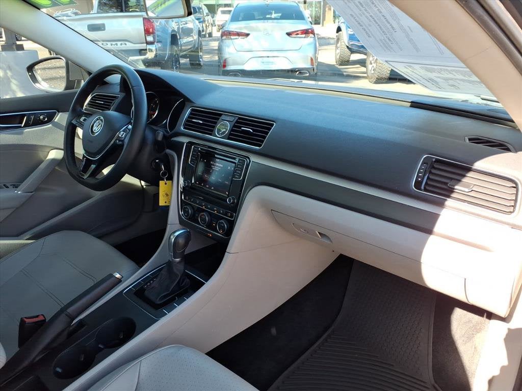 2017 Volkswagen Passat R-Line w/Comfort Pkg