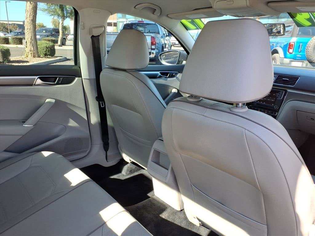 2017 Volkswagen Passat R-Line w/Comfort Pkg