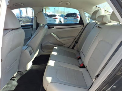 2017 Volkswagen Passat R-Line w/Comfort Pkg