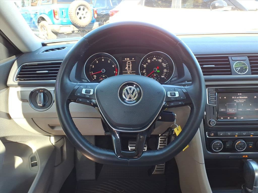 2017 Volkswagen Passat R-Line w/Comfort Pkg