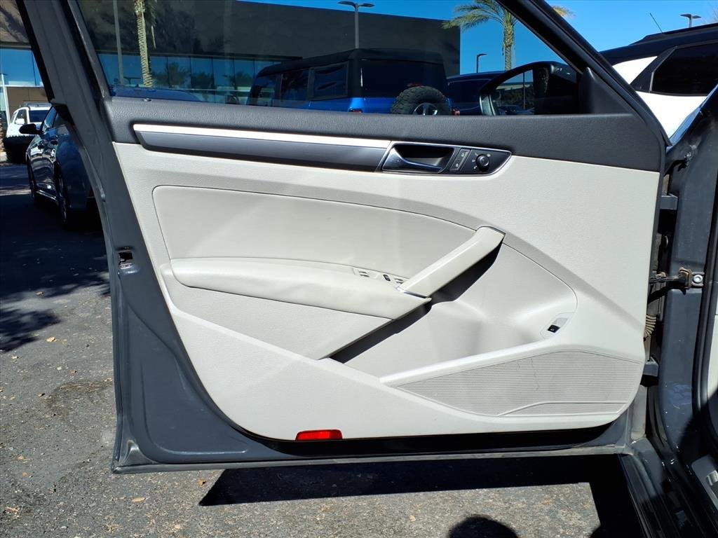 2017 Volkswagen Passat R-Line w/Comfort Pkg