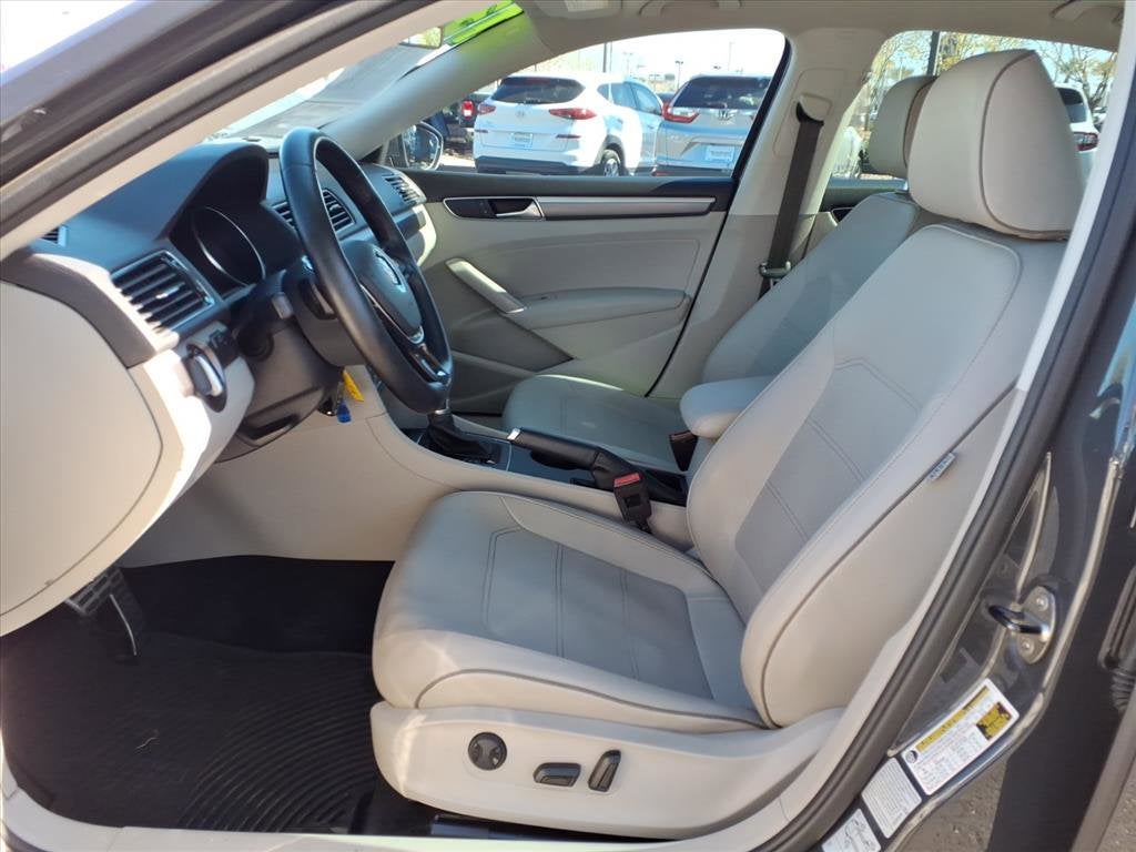 2017 Volkswagen Passat R-Line w/Comfort Pkg