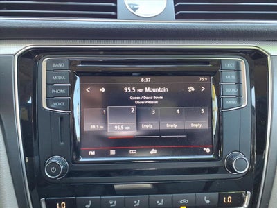 2017 Volkswagen Passat R-Line w/Comfort Pkg