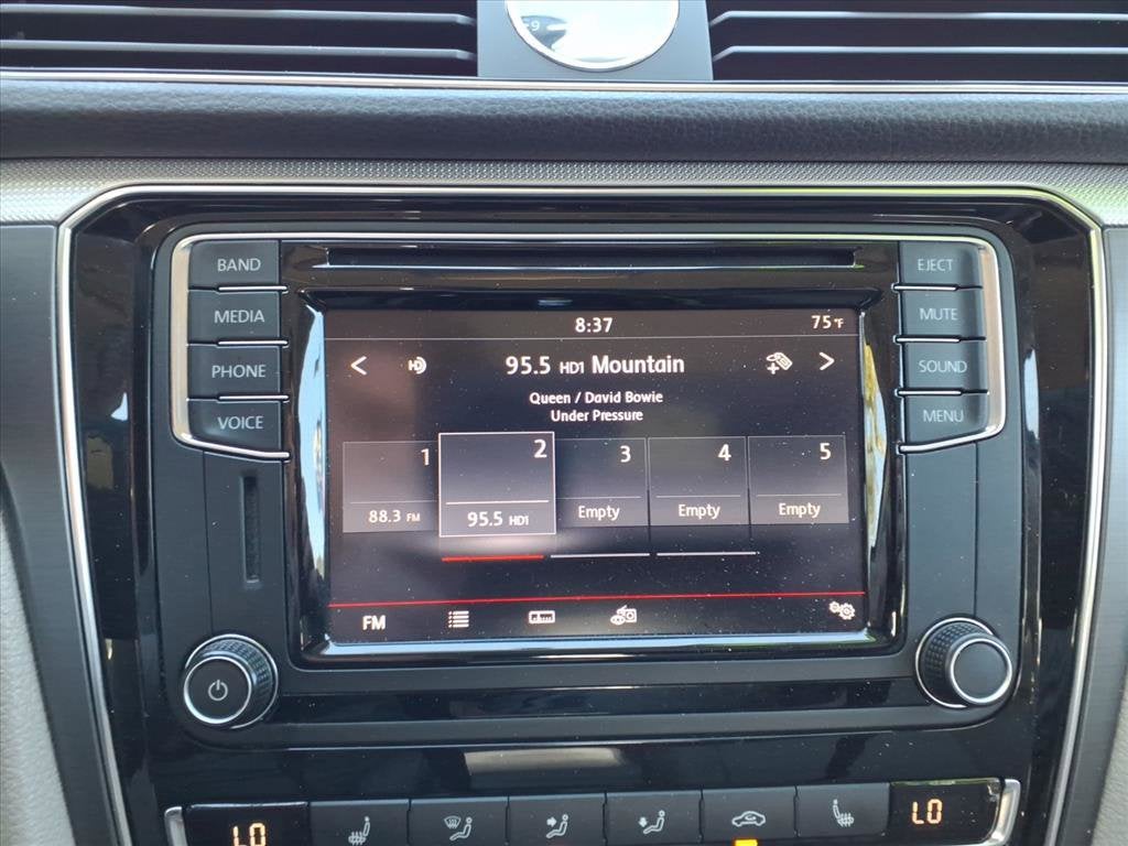 2017 Volkswagen Passat R-Line w/Comfort Pkg