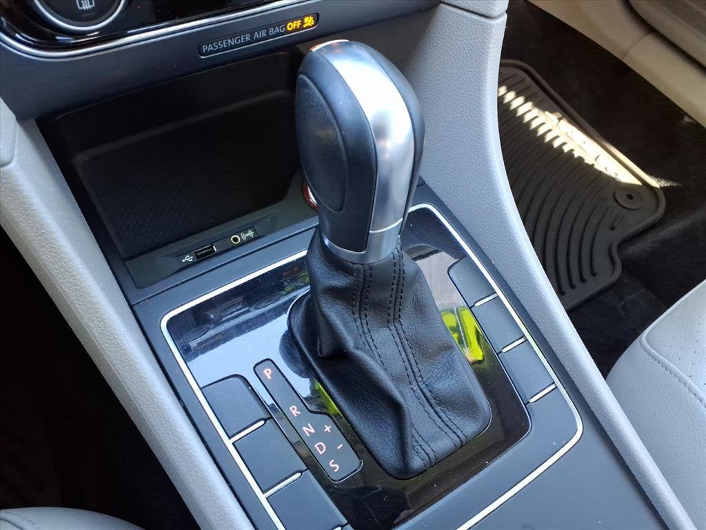 2017 Volkswagen Passat R-Line w/Comfort Pkg