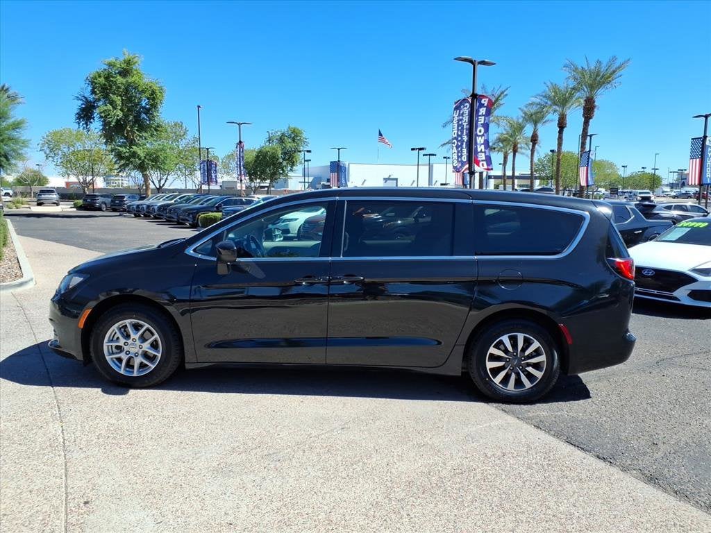 2022 Chrysler Voyager LX