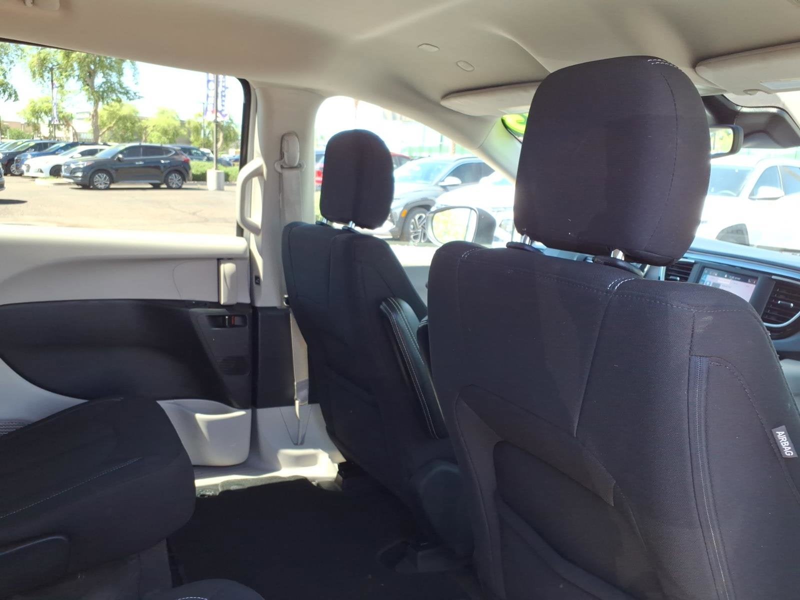 2023 Chrysler Voyager LX