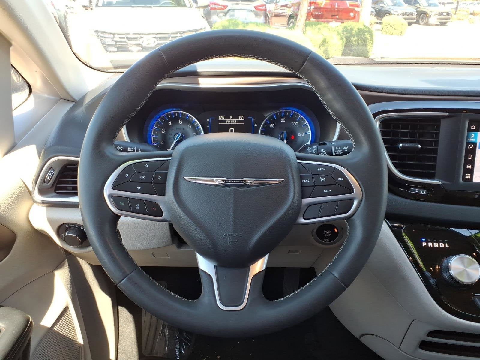 2023 Chrysler Voyager LX