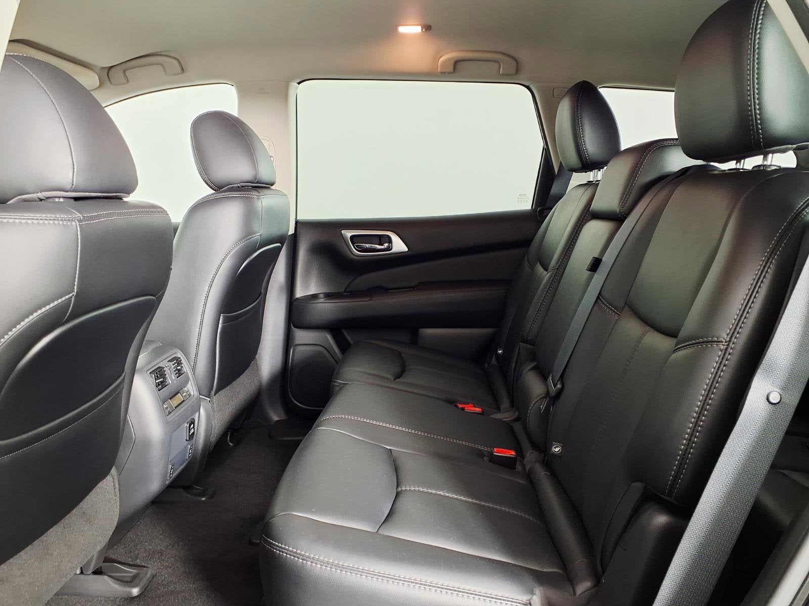 2016 Nissan Pathfinder SL