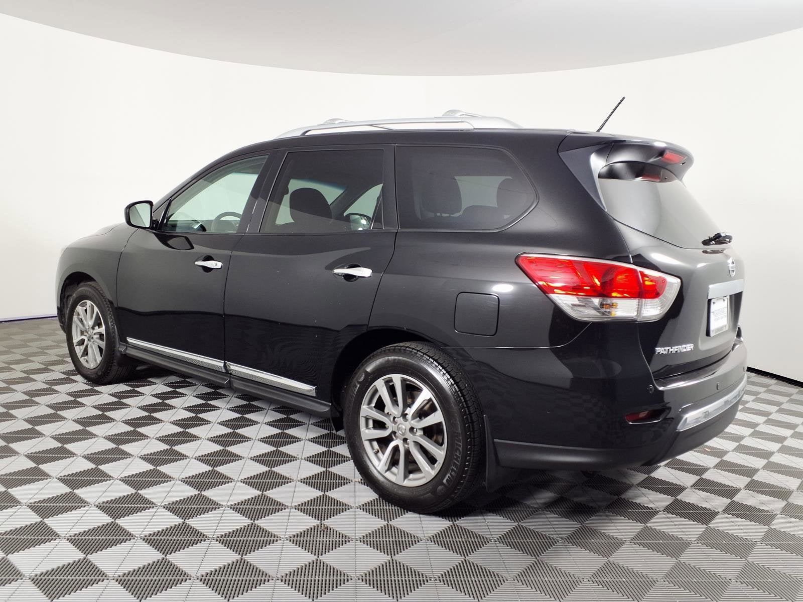 2016 Nissan Pathfinder SL