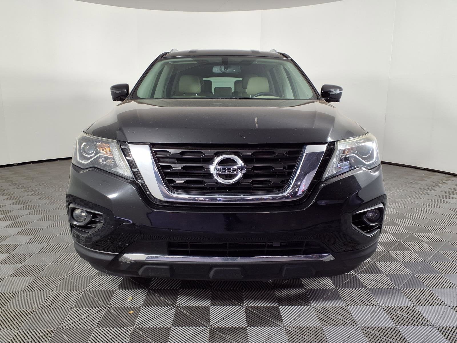 Used 2018 Nissan Pathfinder SL with VIN 5N1DR2MNXJC610931 for sale in Gilbert, AZ