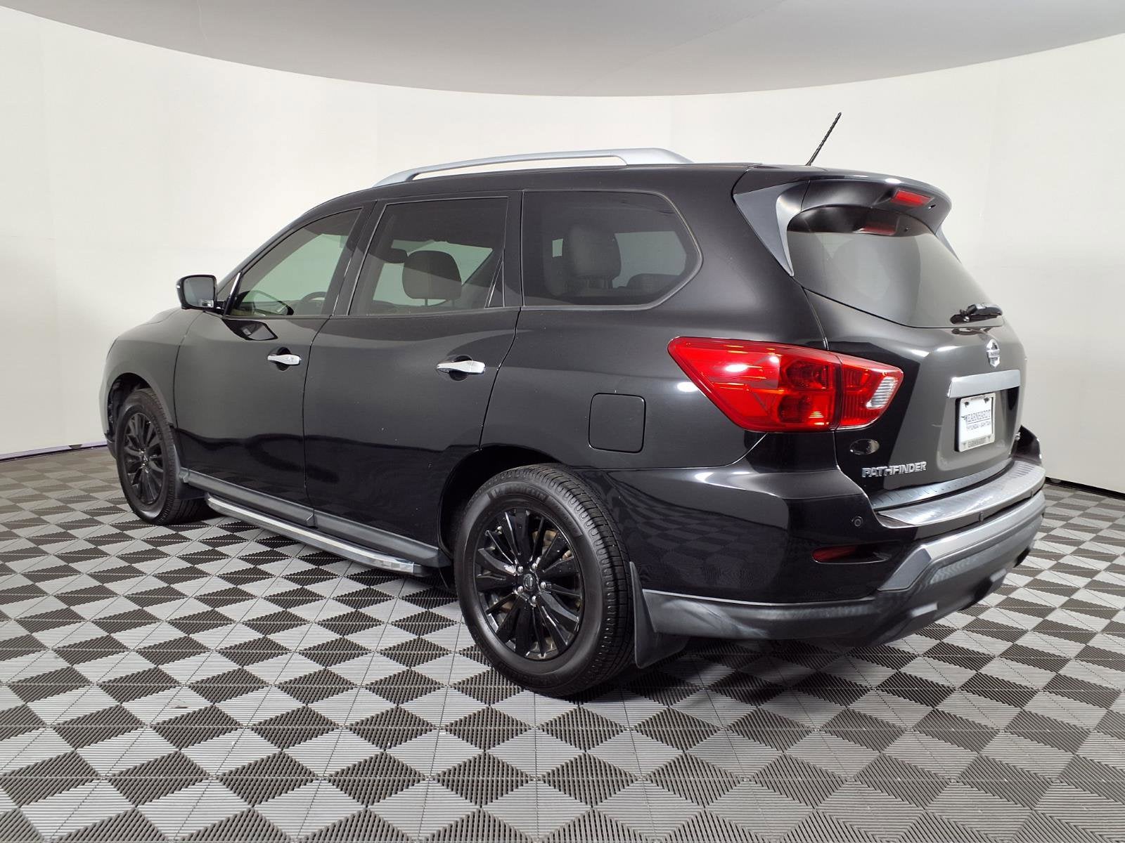 2018 Nissan Pathfinder SL