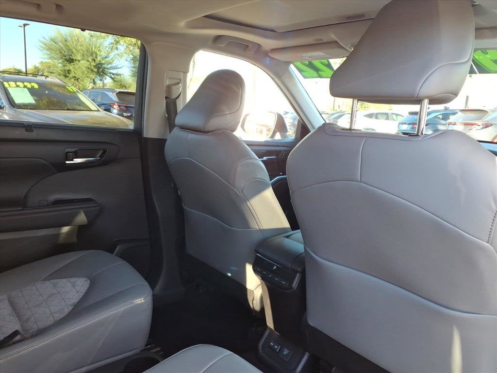 2022 Toyota Highlander Hybrid Bronze Edition