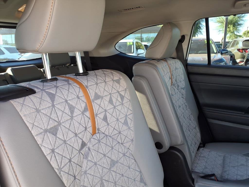 2022 Toyota Highlander Hybrid Bronze Edition