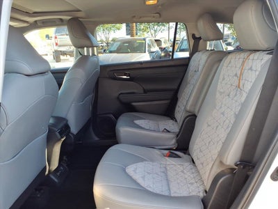 2022 Toyota Highlander Hybrid Bronze Edition