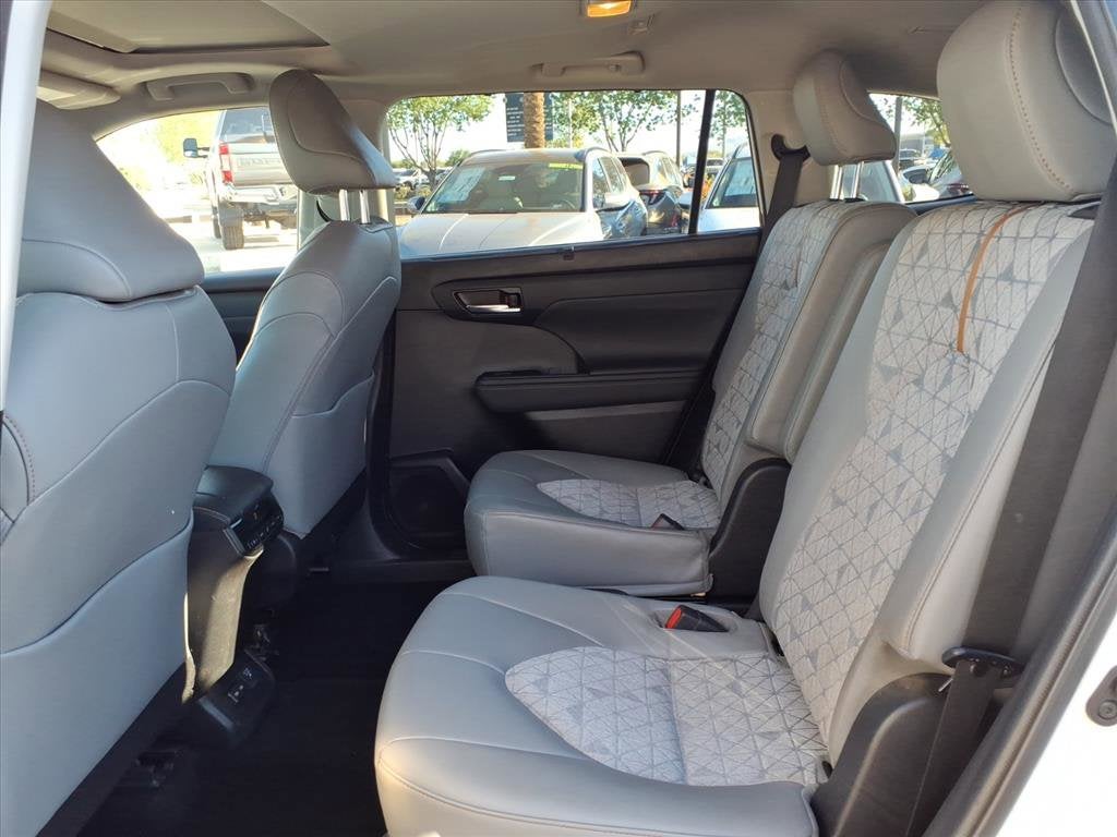 2022 Toyota Highlander Hybrid Bronze Edition