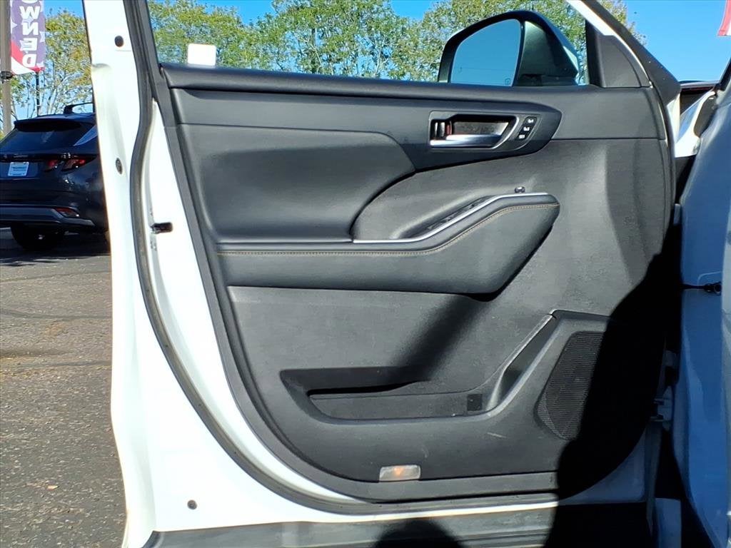 2022 Toyota Highlander Hybrid Bronze Edition