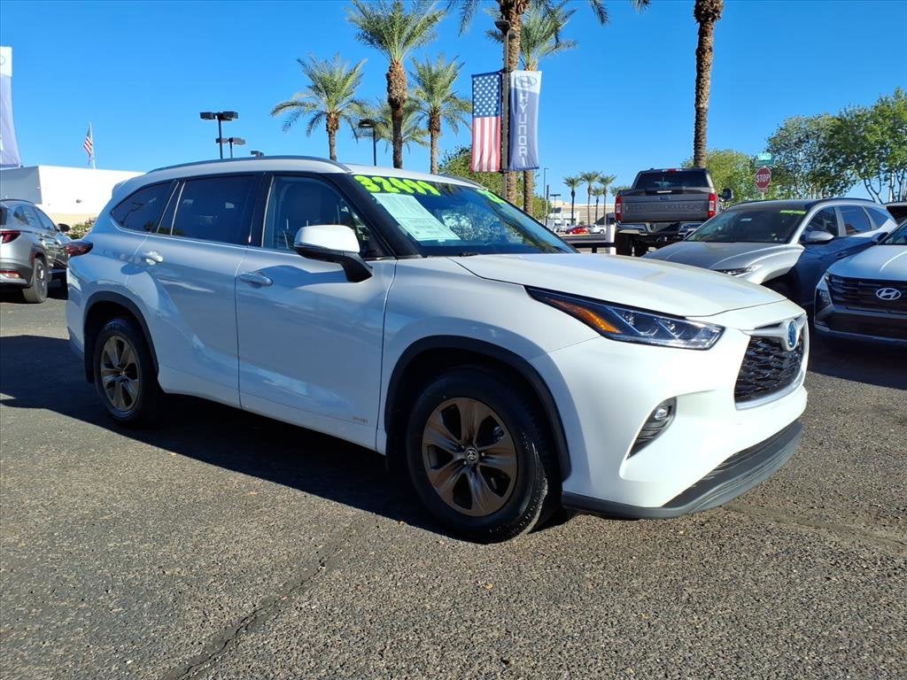 2022 Toyota Highlander Hybrid Bronze Edition