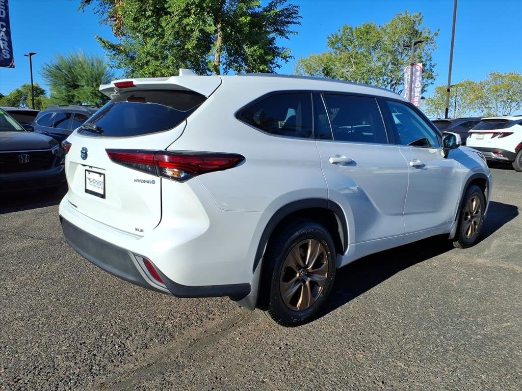 2022 Toyota Highlander Hybrid Bronze Edition