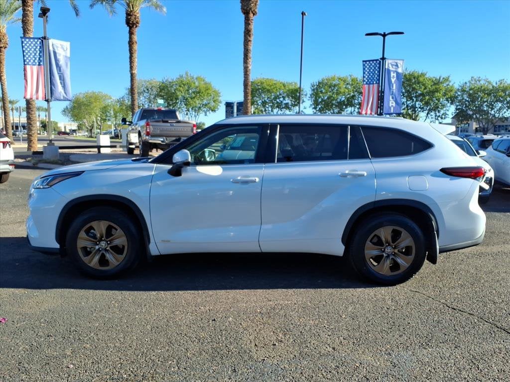 2022 Toyota Highlander Hybrid Bronze Edition