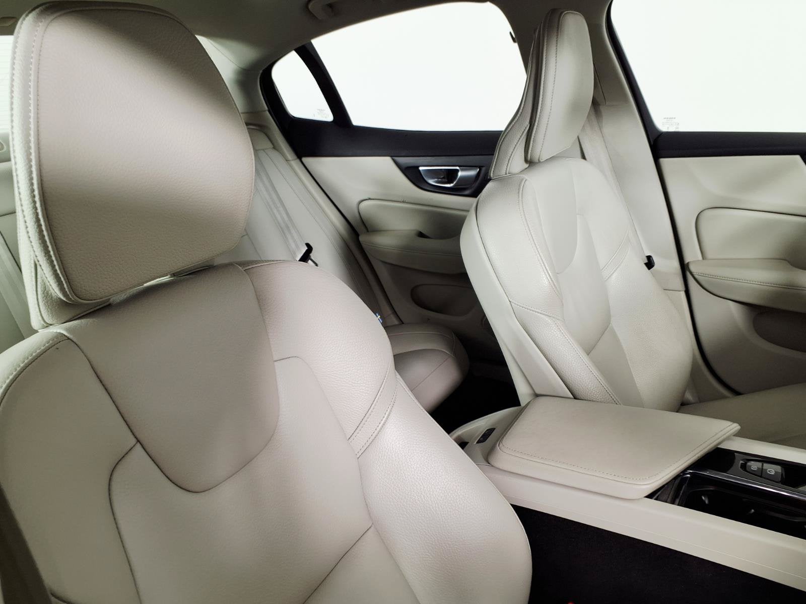 2024 Volvo S60 Plus Dark Theme