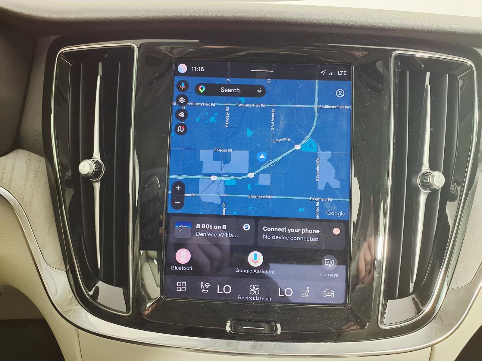 2024 Volvo S60 Plus Dark Theme