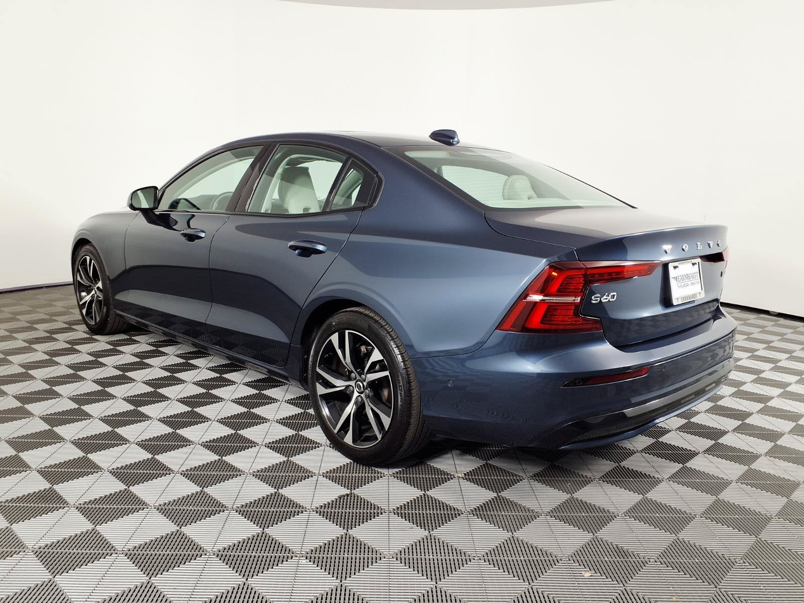 2024 Volvo S60 Plus Dark Theme
