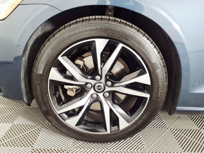 2024 Volvo S60 Plus Dark Theme
