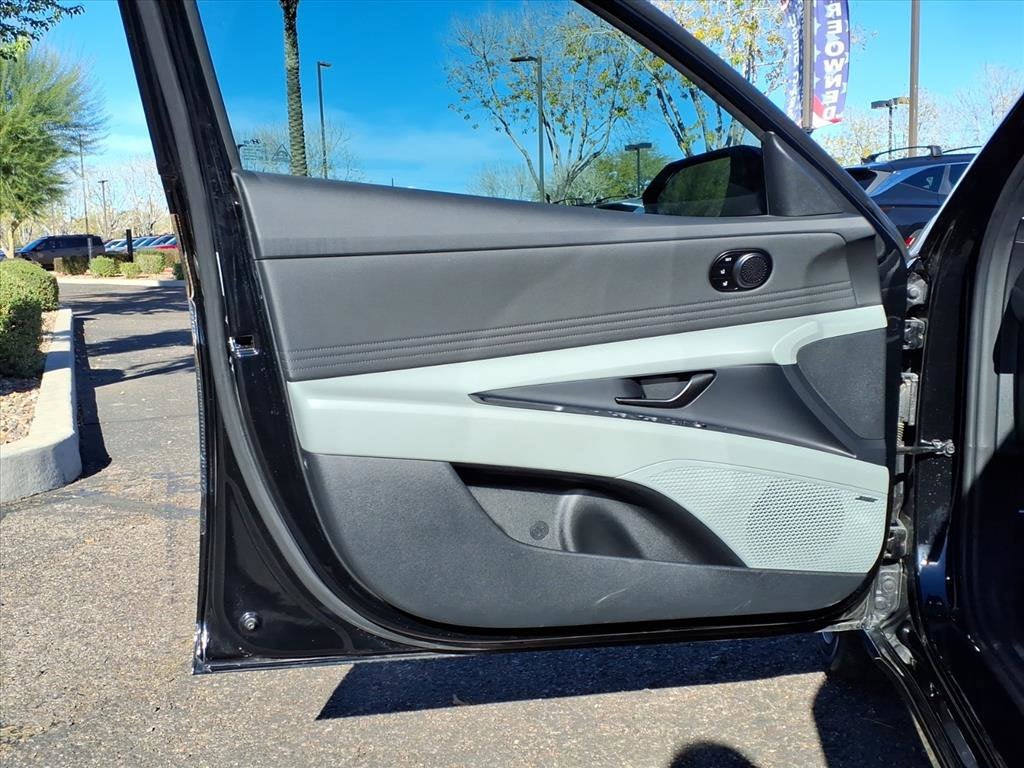 2025 Hyundai ELANTRA HYBRID Limited