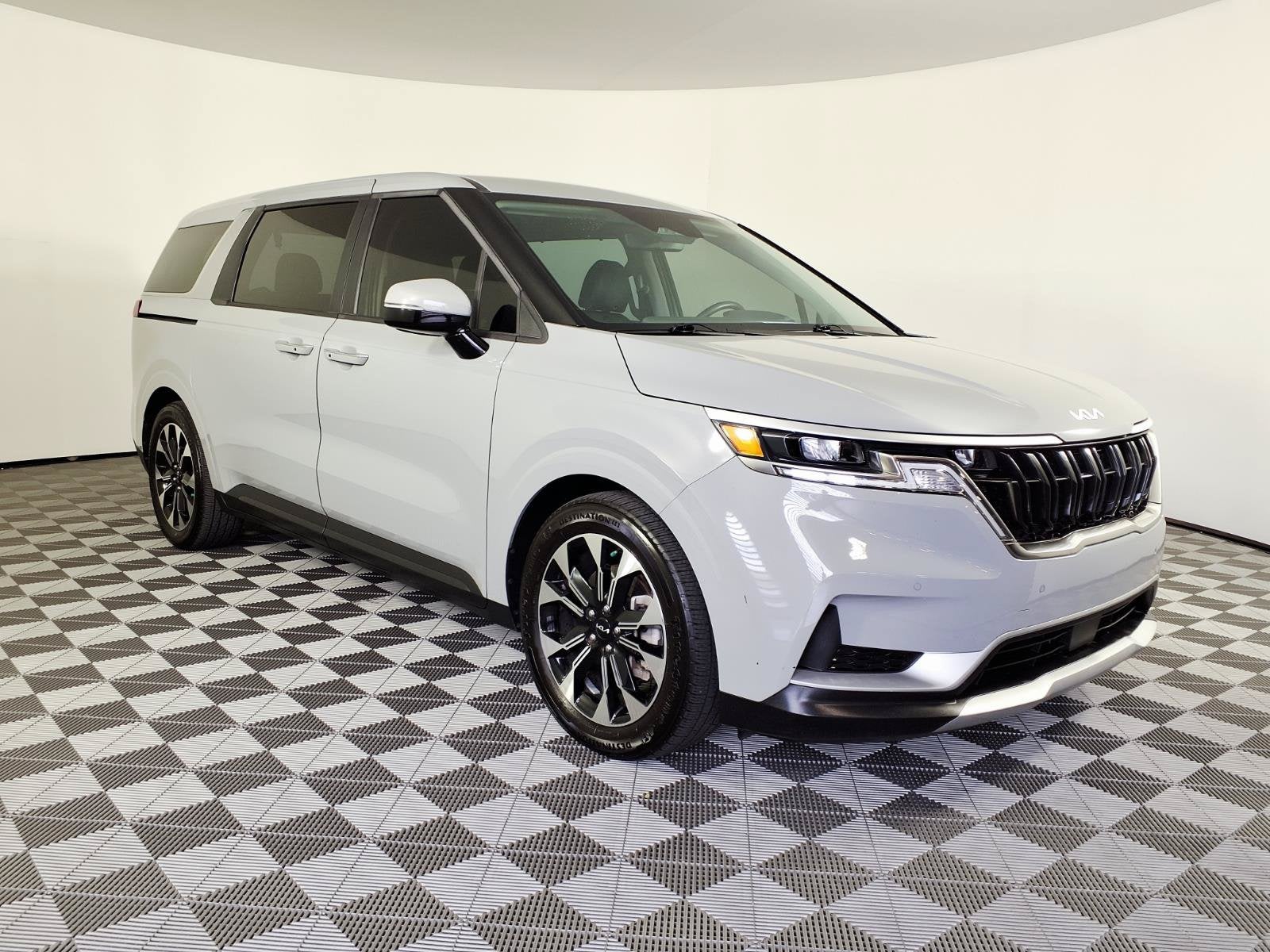 2024 Kia Carnival EX