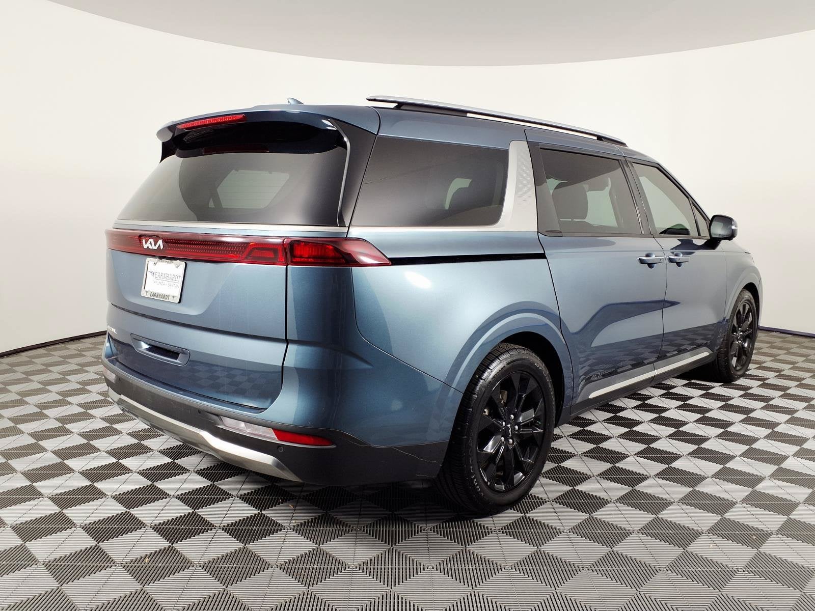 2024 Kia Carnival SX