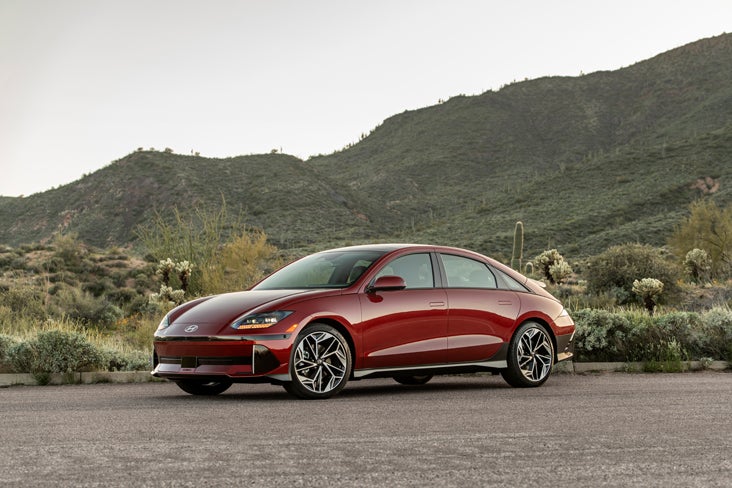 Gorgeous designs and lovely colors dress the Ioniq 6 exterior.