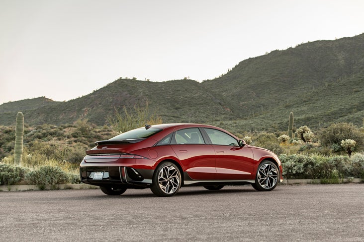 With a maximum driving range of 361 miles, the Ioniq 6 is ready for long distance travel.